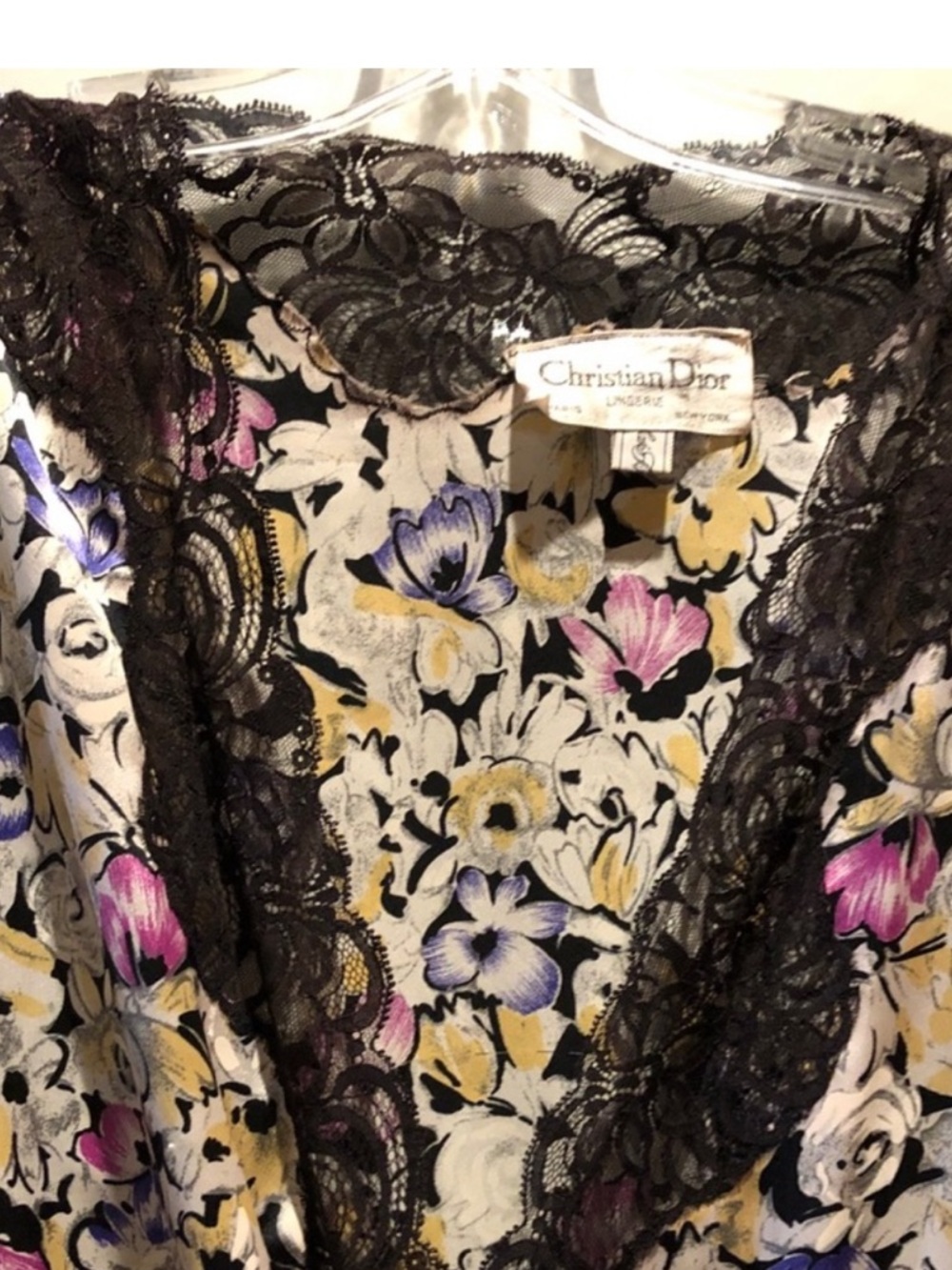 Dior Floral Wrap Robe with Black Lace Trim and Pink Accents - Picture 4 of 5